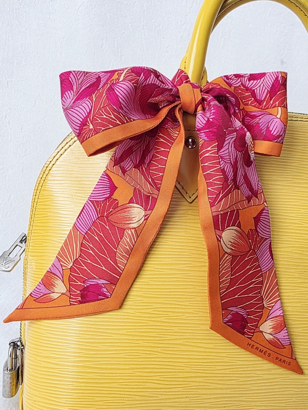 Auth Hermes Fleurs De Lotus Silk Twilly